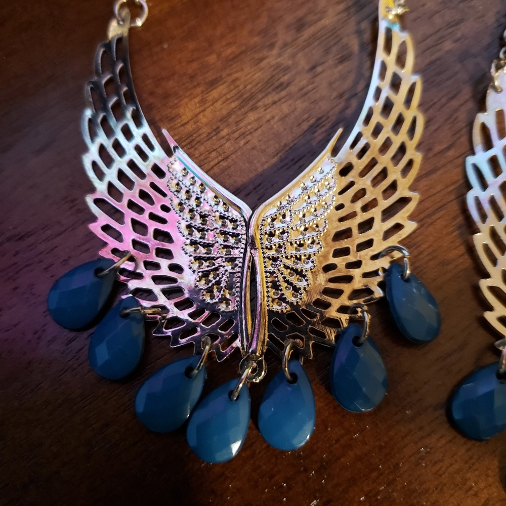 Beautiful Dangling Earrings - Picture 3 of 7